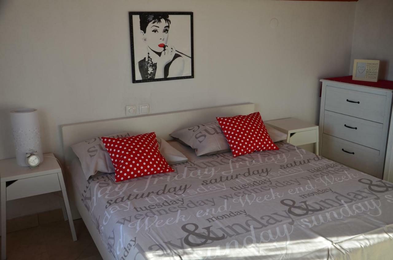 Luana Apartment Milna  Exteriör bild