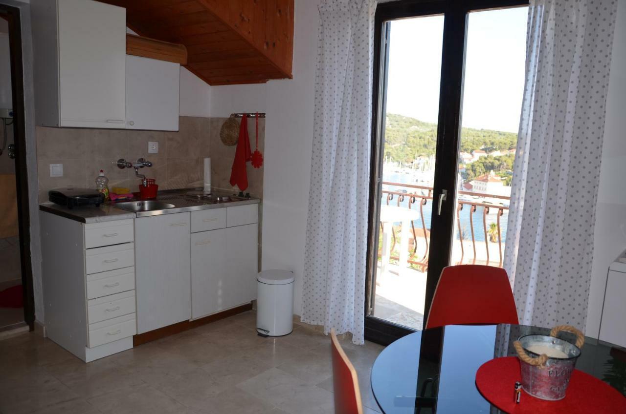 Luana Apartment Milna  Exteriör bild