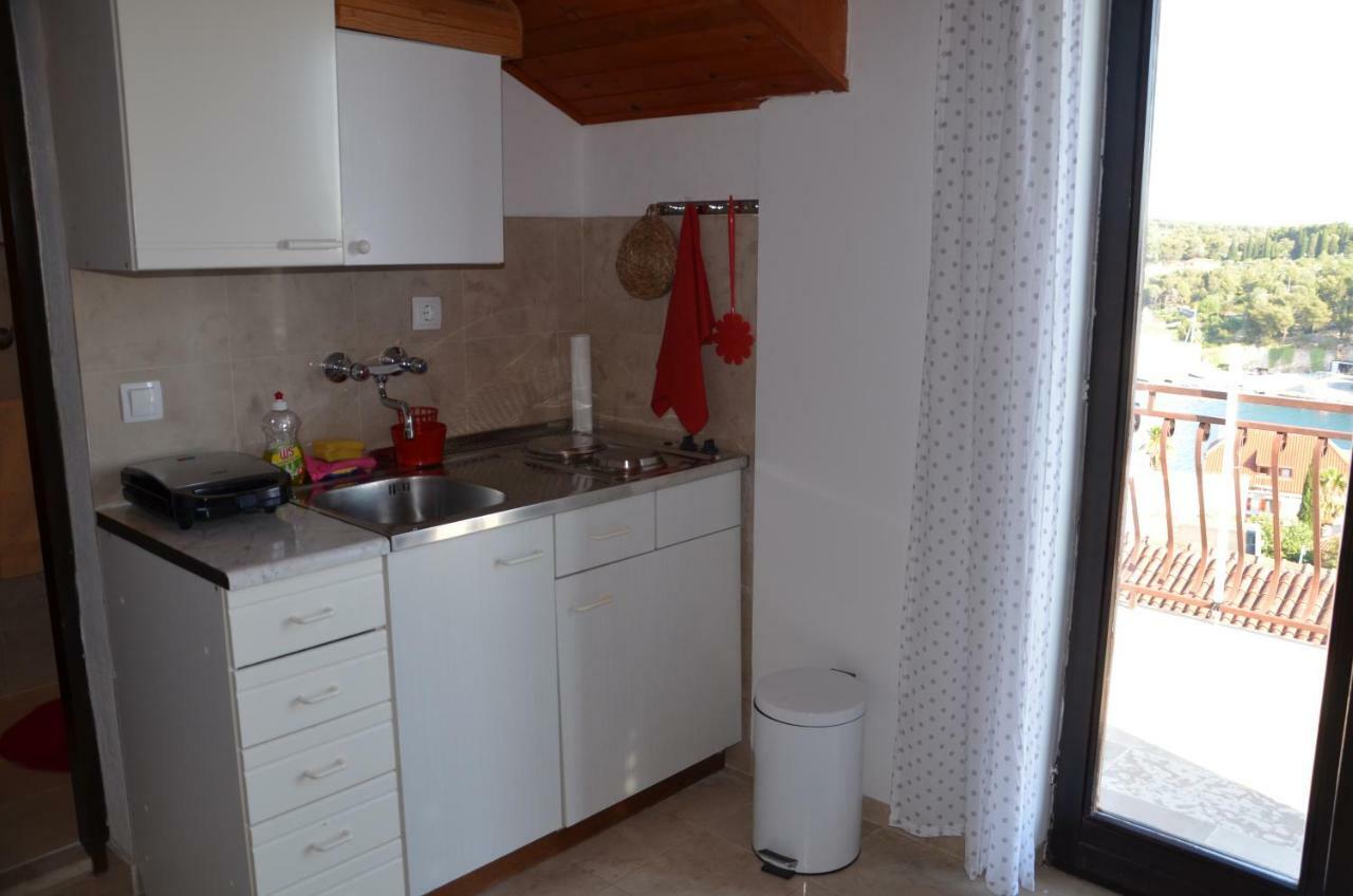 Luana Apartment Milna  Exteriör bild