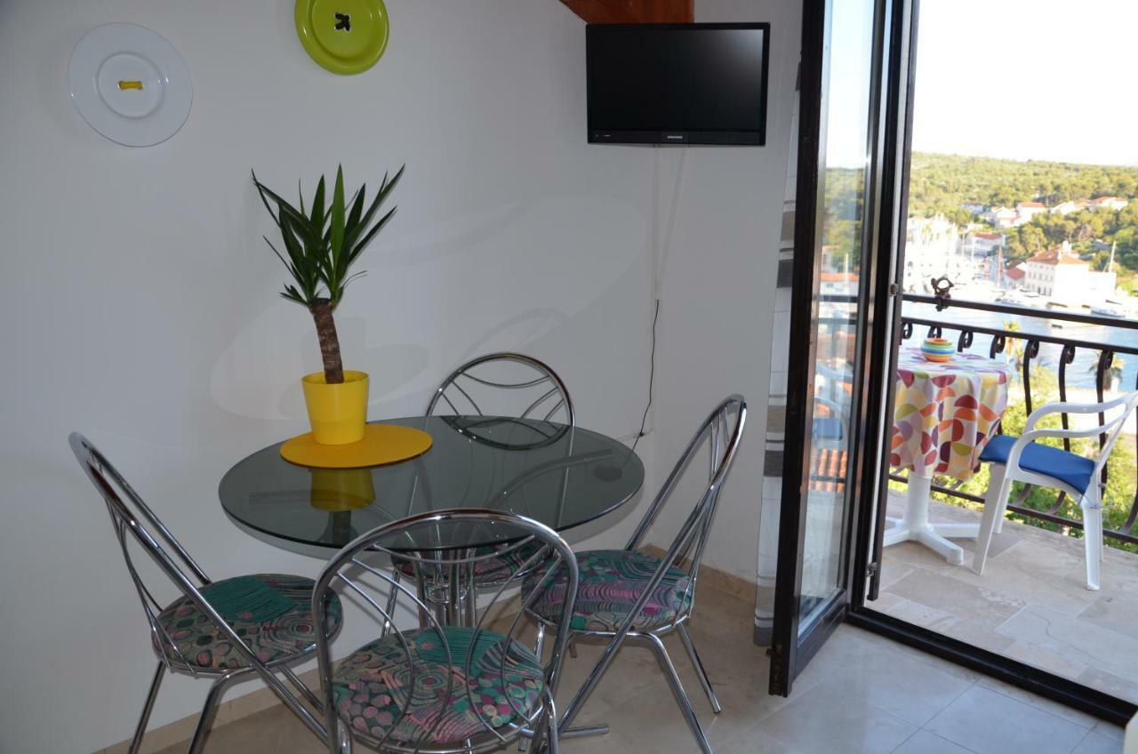 Luana Apartment Milna  Exteriör bild